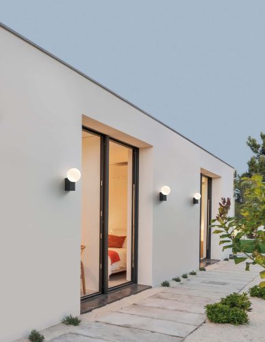 LWA500-BK outdoor wall lights fitting to an exterior wall at night