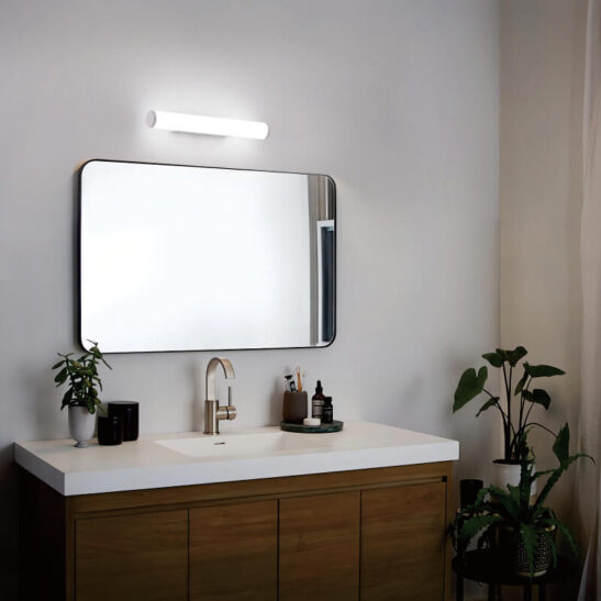 LWA560-WT 4 watt white bathroom mirror light in a bathroom setting.